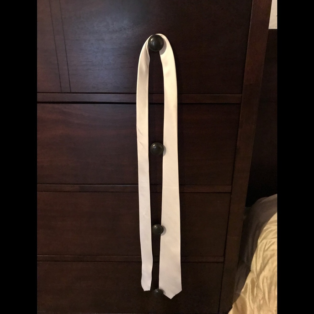 Apt 9 Tie